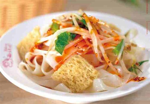 涼皮制作方法學(xué)習(xí)圖片，涼皮技術(shù)學(xué)習(xí)圖片，涼皮學(xué)習(xí)的費(fèi)用圖片-中科商務(wù)網(wǎng)-中原小吃培訓(xùn)學(xué)校